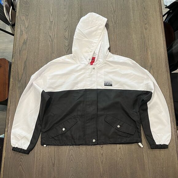 NWOT Guess Black White Colorblock Cropped Windbreaker Raincoat Size M - Picture 1 of 11